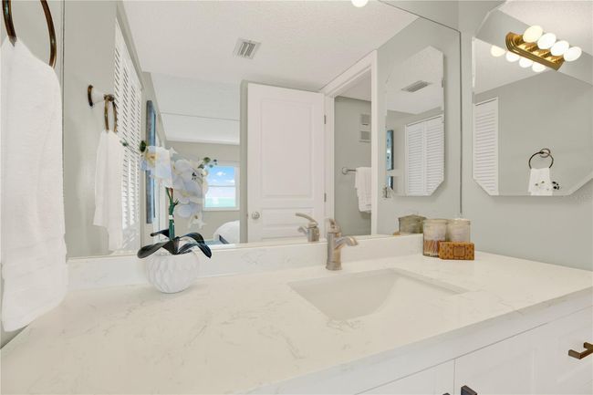 Luxury vinyl in the master bathroom | Image 28