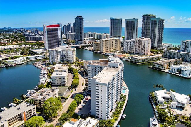 APT-305 - 137 Golden Isles Dr, Condo with 2 bedrooms, 2 bathrooms and null parking in Hallandale Beach FL | Image 25
