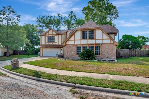 111 Glenmore St, Victoria, TX, 77904-2751 | Card Image