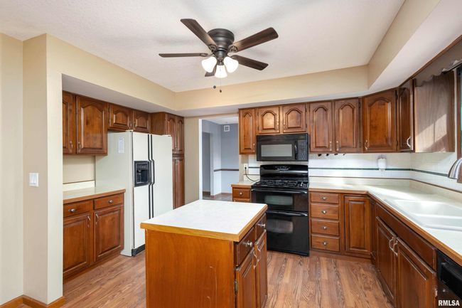 4325 Aspen Hills Cir, House other with 4 bedrooms, 3 bathrooms and null parking in Bettendorf IA | Image 12