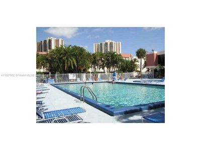 PH18 - 20200 W Country Club Dr, Condo with 3 bedrooms, 2 bathrooms and null parking in Aventura FL | Image 2