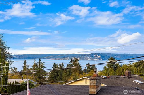 c202-554 Paradise Ln, Edmonds, WA, 98020-4705 | Card Image