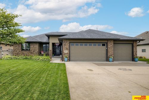 1013 Summerwood Dr, Fremont, NE, 68025-6460 | Card Image