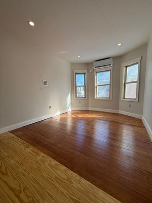 1-90 Watervale, Medford, MA, 02155 | Card Image