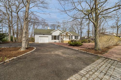 4 Carol'S Way, Southampton, NY, 11946 | Card Image