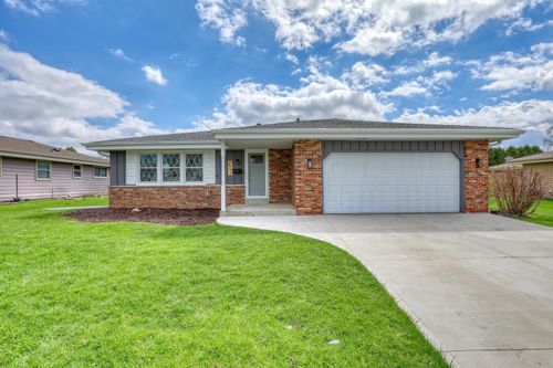 6291 Thorncrest Dr, Greendale, WI, 53129 | Card Image