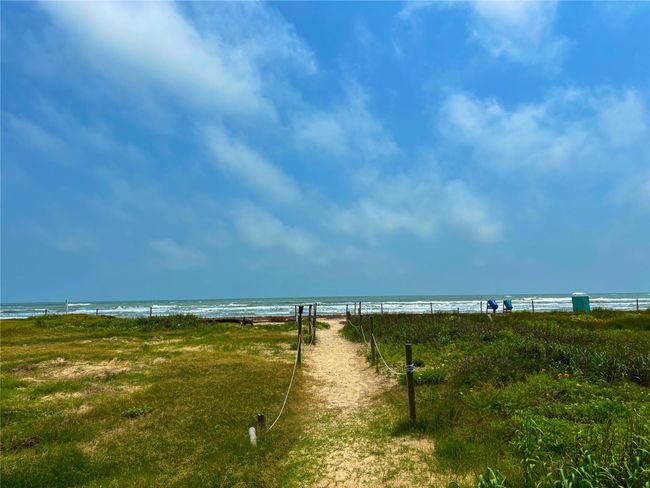 Private and direct access to the beach | Image 7