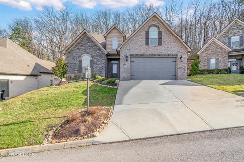 8310 English Hill Ln, Knoxville, TN, 37923-6723 | Card Image