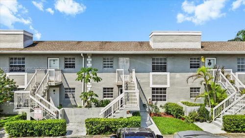 205-1-422 Ne 210th Circle Ter, Miami, FL, 33179-1896 | Card Image