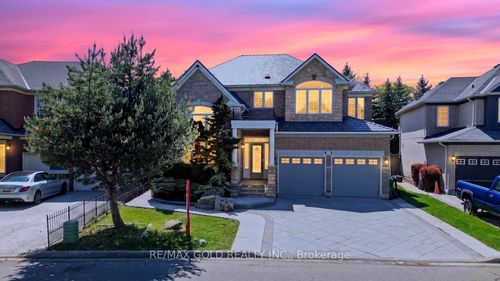 61 Whitwell Dr, Brampton, ON, L6P1E5 | Card Image