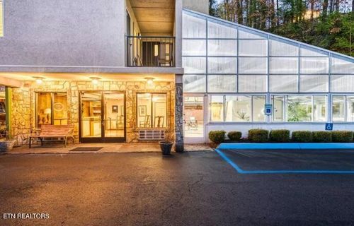 307-413 Baskins Creek Rd, Gatlinburg, TN, 37738-3558 | Card Image