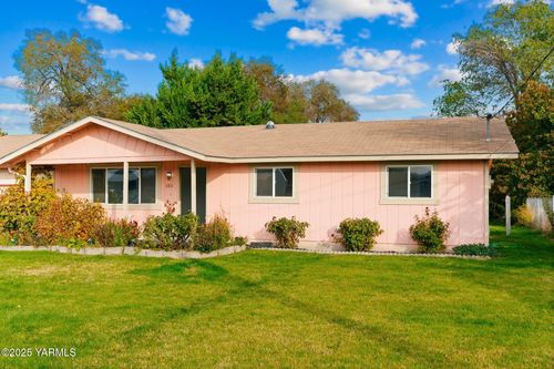 1103 Whatcom St, Union Gap, WA, 98903-1243 | Card Image