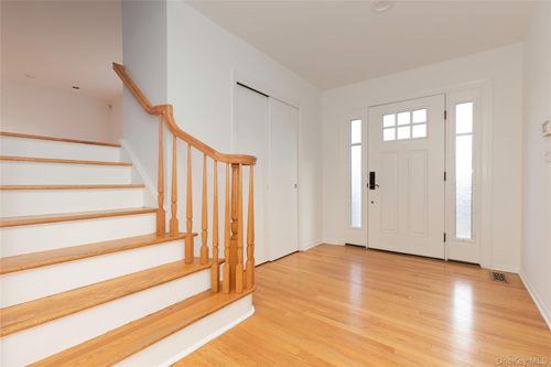 14 Theresa Ln, Harrison, NY, 10528-3312 | Card Image