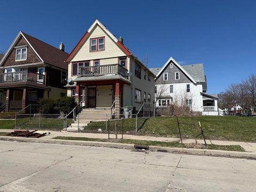 906 W Chambers St, Milwaukee, WI, 53206-3232 | Card Image