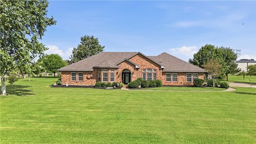 135 Apache Drive, Franklin, TX, 77856 | Card Image