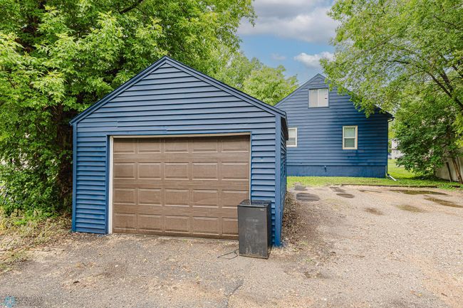 Garage & Parking | Image 50