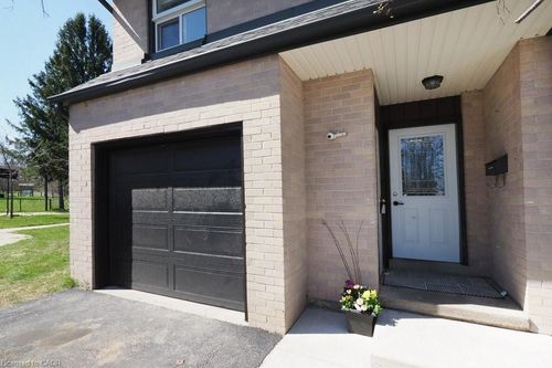 6-138 Blackhorne Dr, Kitchener, ON, N2E1Z3 | Card Image