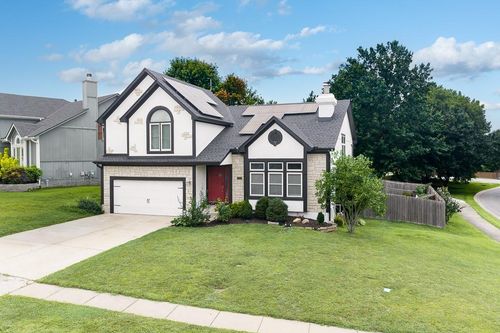 21206 W 55th Ter, Shawnee, KS, 66218-9373 | Card Image