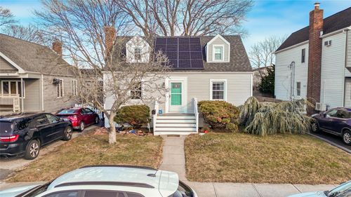 222 Lido Pkwy, Lindenhurst, NY, 11757-6021 | Card Image