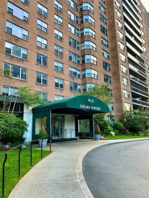 8z-70-25 Yellowstone Blvd, Forest Hills, NY, 11375 | Card Image