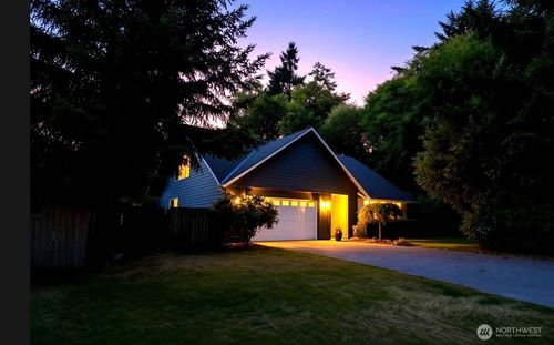 14203 Ne 63rd Ct, Redmond, WA, 98052-4656 | Card Image