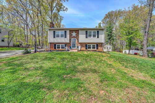 405 Homestead Dr, Forest, VA, 24551-1451 | Card Image