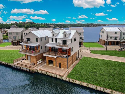 28 Cmdr Runco Ln, Taylor Lake Village, TX, 77586-2101 | Card Image