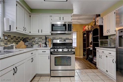 3928 Edgemoor Way, Las Vegas, NV, 89121-4829 | Card Image