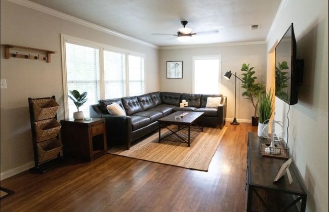 1225 S Brazos St, House other with 3 bedrooms, 1 bathrooms and null parking in Weatherford TX | Image 5