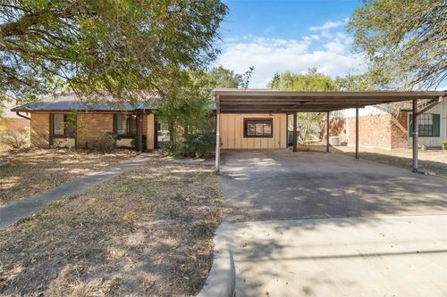 757 N Main St, La Grange, TX, 78945-1635 | Card Image