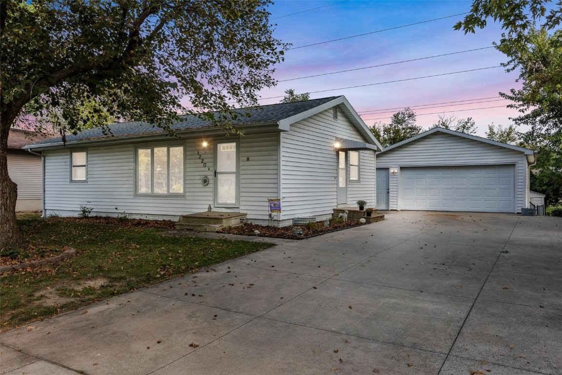 14th Ave, Marion, IA 52302