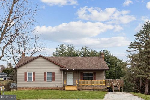 225 Bragg Cir, HANOVER, PA, 17331-9335 | Card Image
