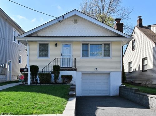 39 Niagara St, Dumont, NJ, 07628-3405 | Card Image