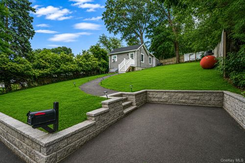 18 Port Jefferson Rd, Sound Beach, NY, 11789-1118 | Card Image
