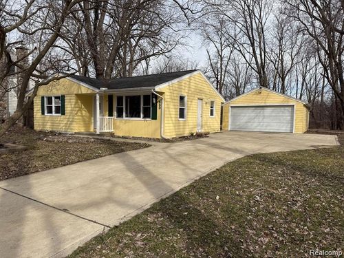 550 Royal Dr, Jackson, MI, 49202-2166 | Card Image