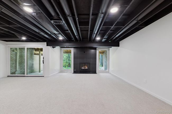 37-1105-Ivyglen-Cir-Bloomfield-Hills-MI-48304-WindowStill-46.jpg | Image 34