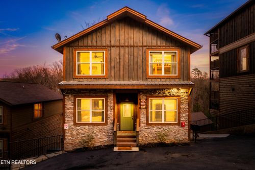 3031 Ridgetop Resort Way, Pigeon Forge, TN, 37863-7123 | Card Image