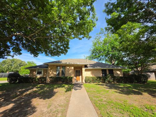 10501 Oak Creek Dr, Greenville, TX, 75402-3309 | Card Image