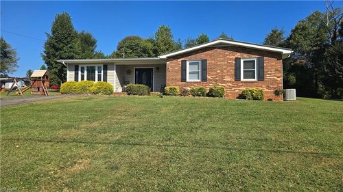 147 Michael Dr, Dobson, NC, 27017-8434 | Card Image