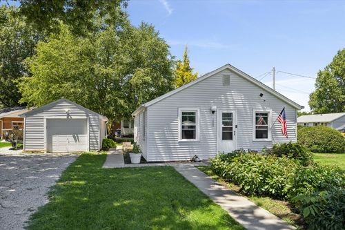 1802 W 2nd St, Coal Valley, IL, 61240-9331 | Card Image