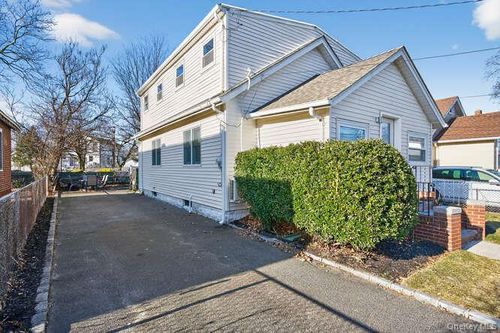 22 Bay Beach Ave, Bayville, NY, 11709-2339 | Card Image