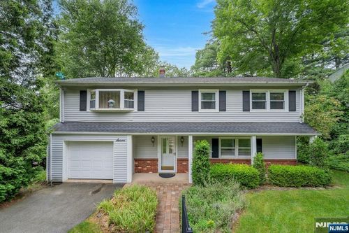7 Lovell Dr, Wanaque, NJ, 07465-1042 | Card Image
