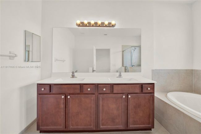 279 Se 31 St Ter, House other with 5 bedrooms, 3 bathrooms and null parking in Homestead FL | Image 23