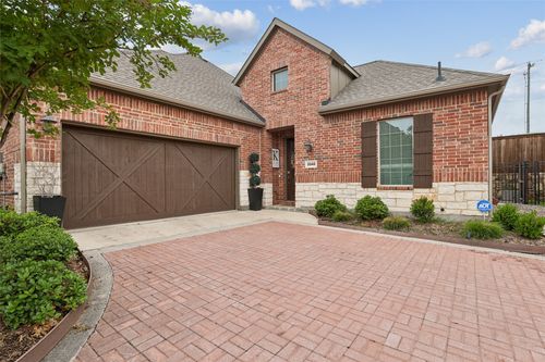 2045 Spotted Fawn Dr, Arlington, TX, 76005-1423 | Card Image