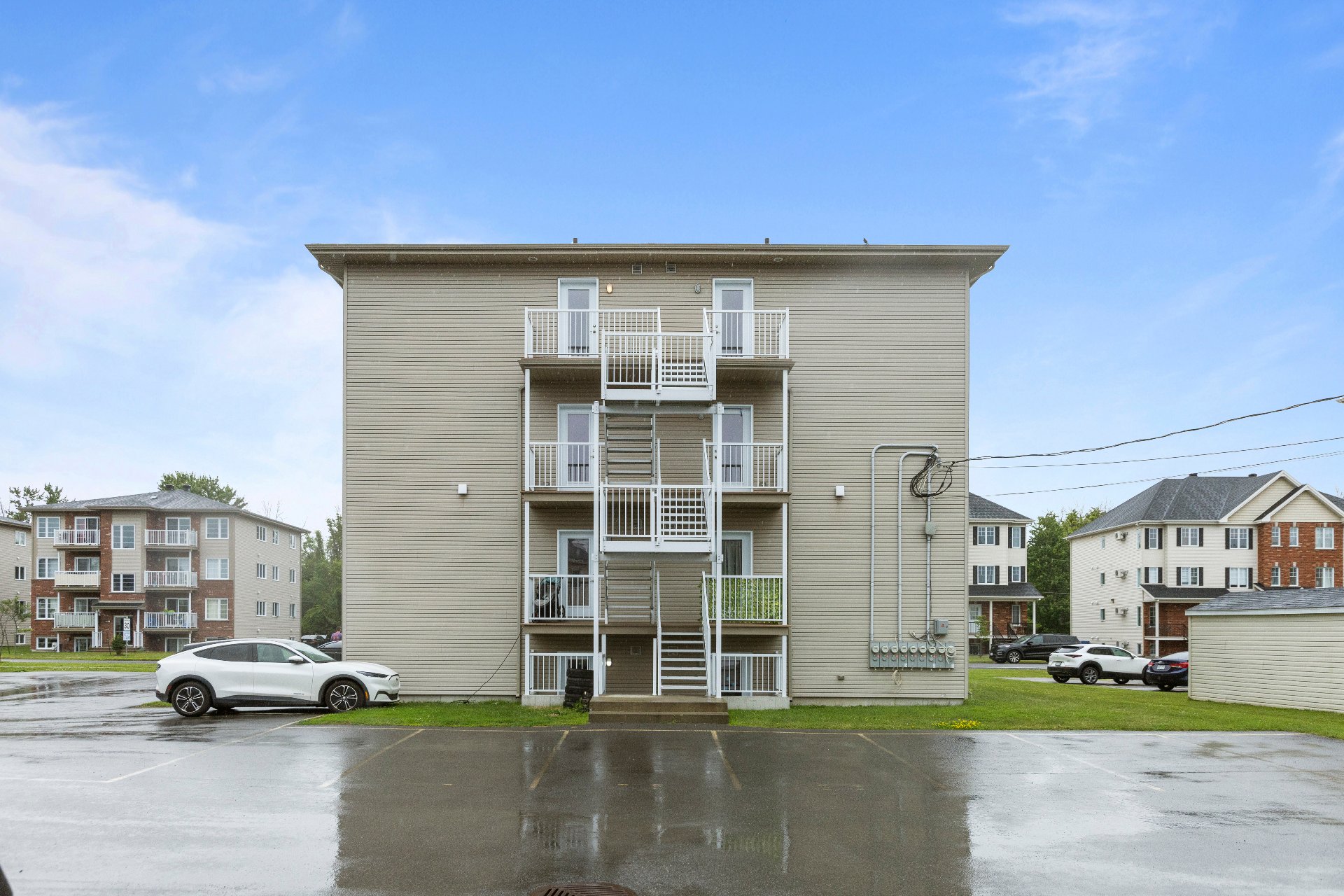 Residential Lease in Les Coteaux
