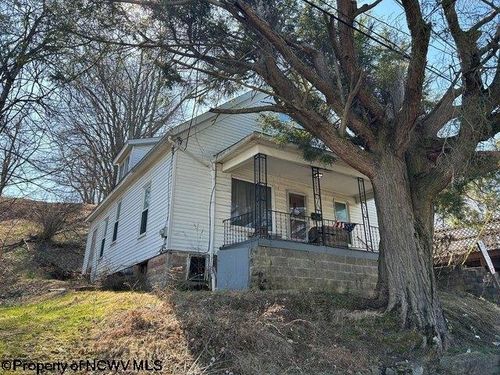 201 Buena Vista Ave, Clarksburg, WV, 26301-3907 | Card Image