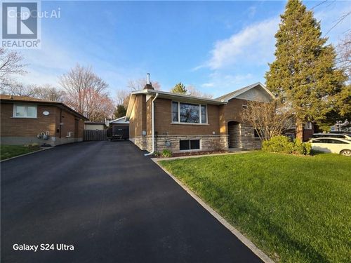 896 Grandview Blvd, Sudbury, ON, P3A2H2 | Card Image