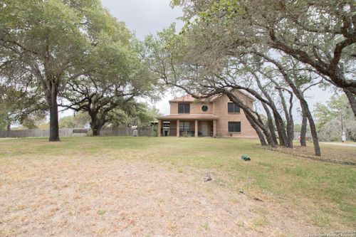 797 Killarney Rd, Floresville, TX, 78114-6547 | Card Image