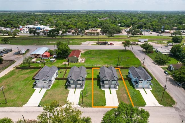 3 duplexes for sale and vacant lot. One of these is SOLD. | Image 31