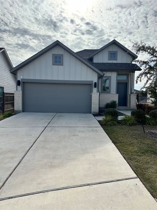 136 Los Olives Ln, Liberty Hill, TX, 78642-2542 | Card Image